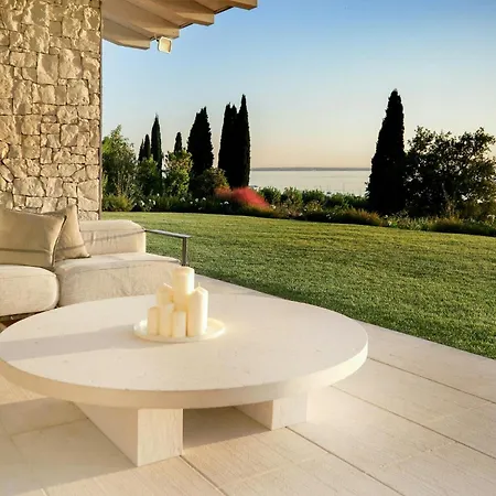 With Infinity Pool Overlooking Garda Nyaraló Bardolino