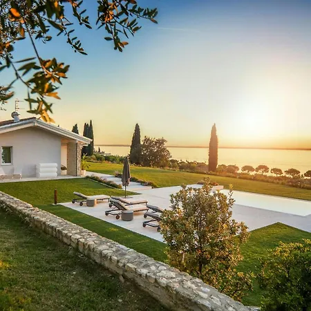 With Infinity Pool Overlooking Garda * Bardolino