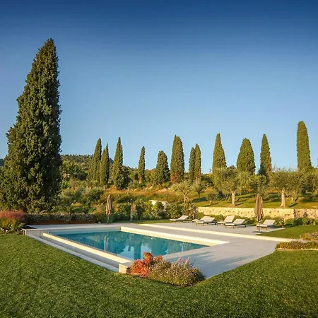 With Infinity Pool Overlooking Garda Nyaraló