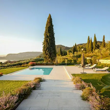 Nyaraló With Infinity Pool Overlooking Garda